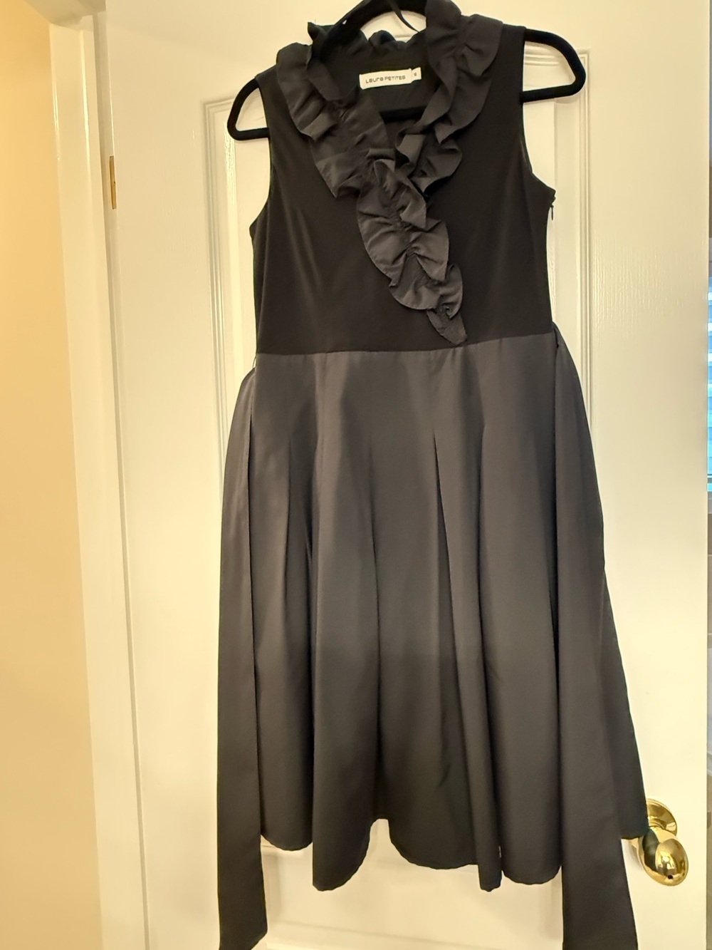 Ruffled V-Neck Sleeveless Midi Dress in Black